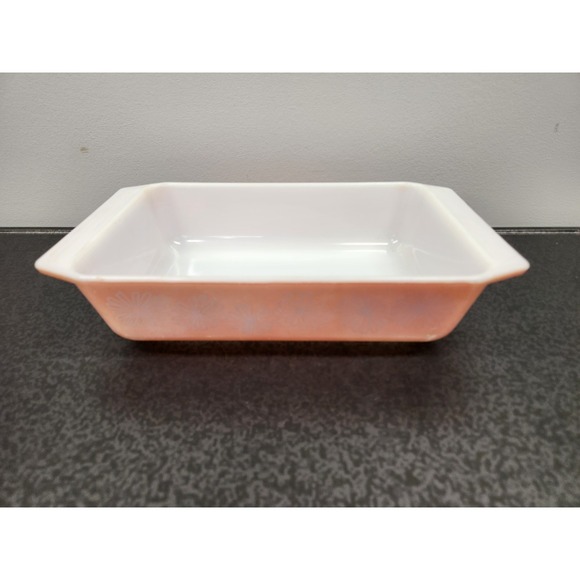 Pyrex 575-B Pink Daisy 2 Qt. Casserole Dish Space Saver ~ No Lid ~ Vintage USA